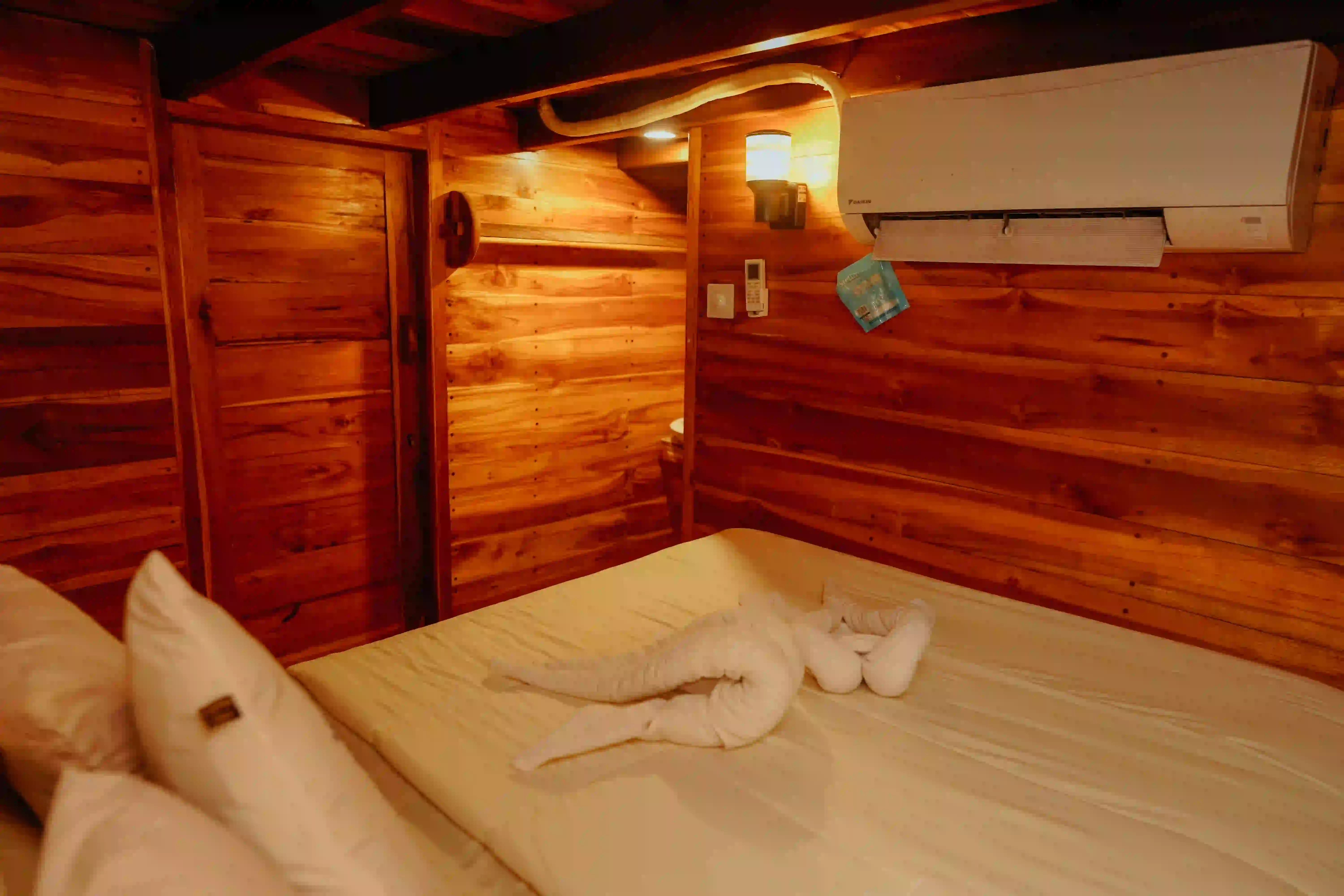 Deluxe Cabin | Natural 001 | Phinisi Charter