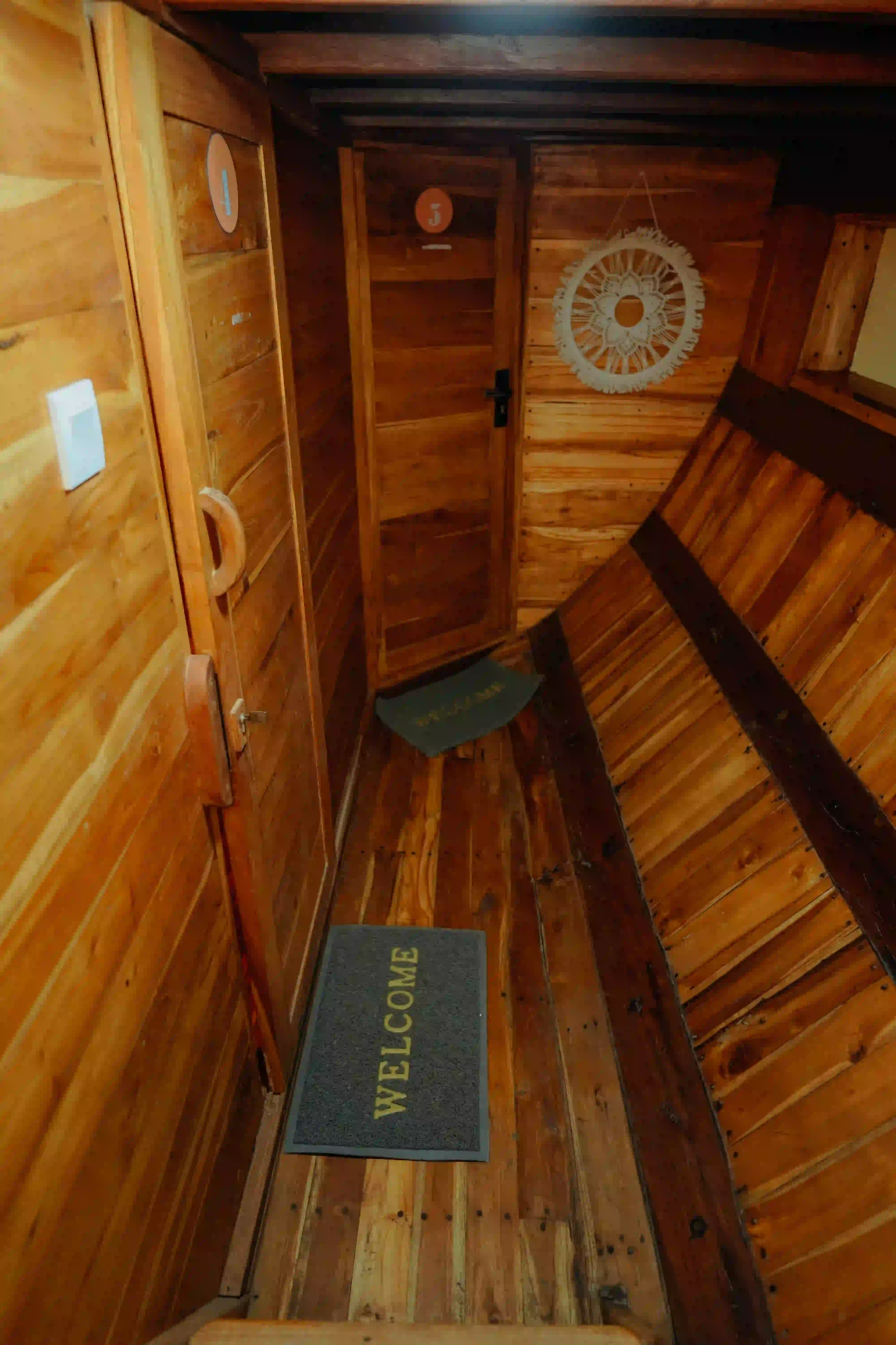 Deluxe Cabin | Natural 001 | Phinisi Charter