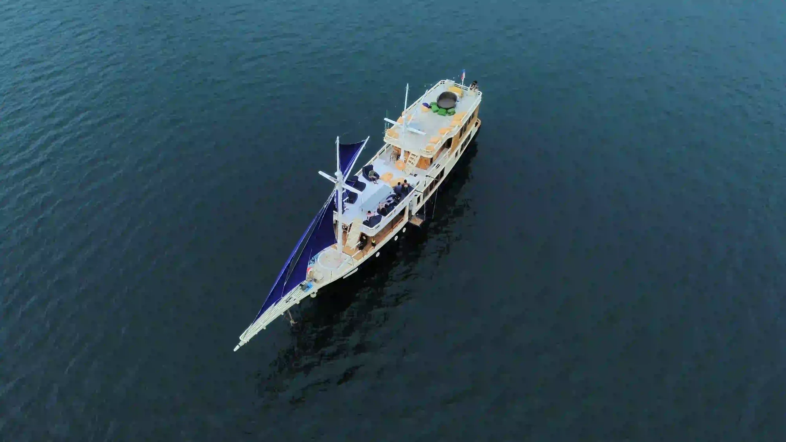 Natural 001 | Phinisi Charter