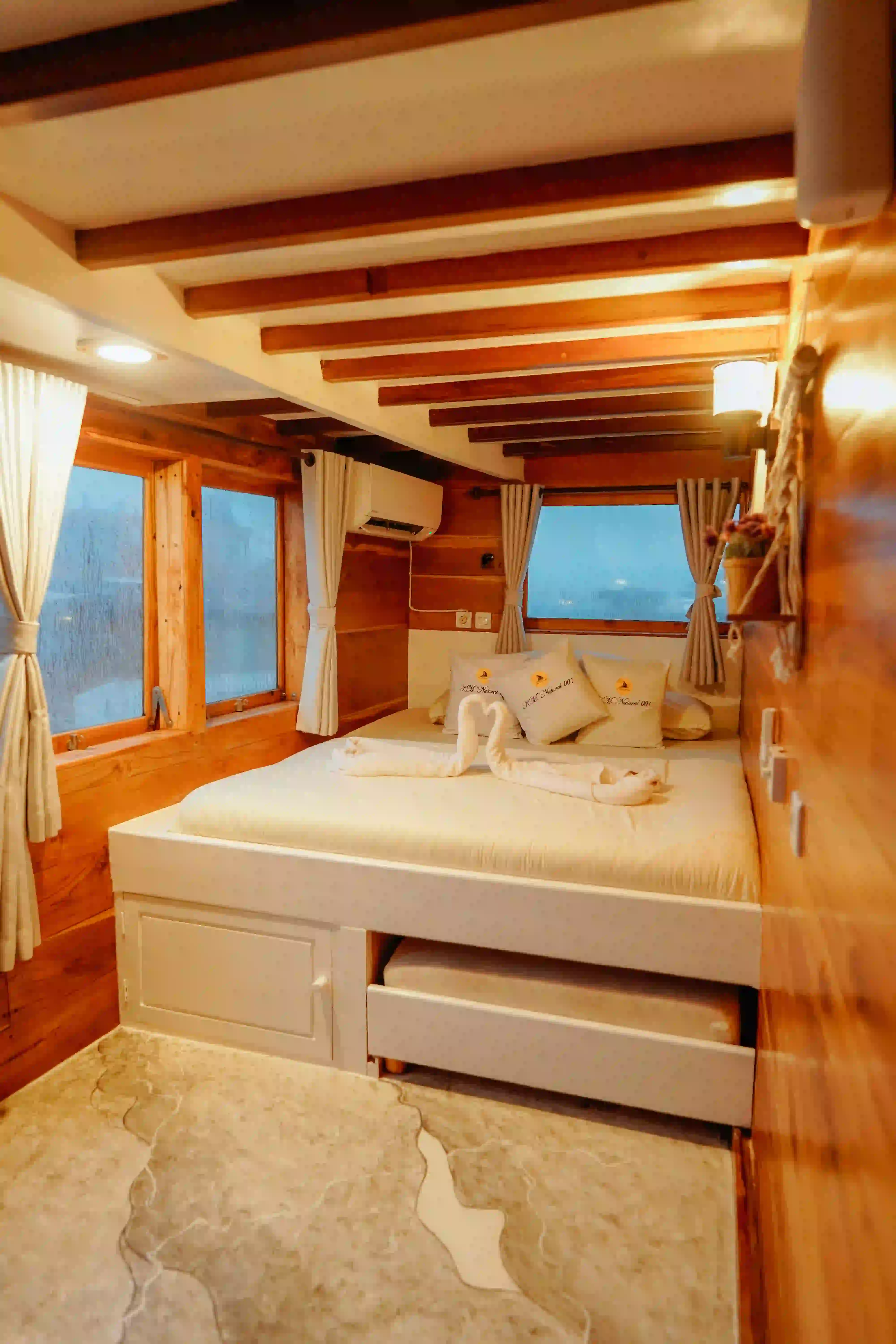 Suite Cabin | Natural 001 | Phinisi Charter