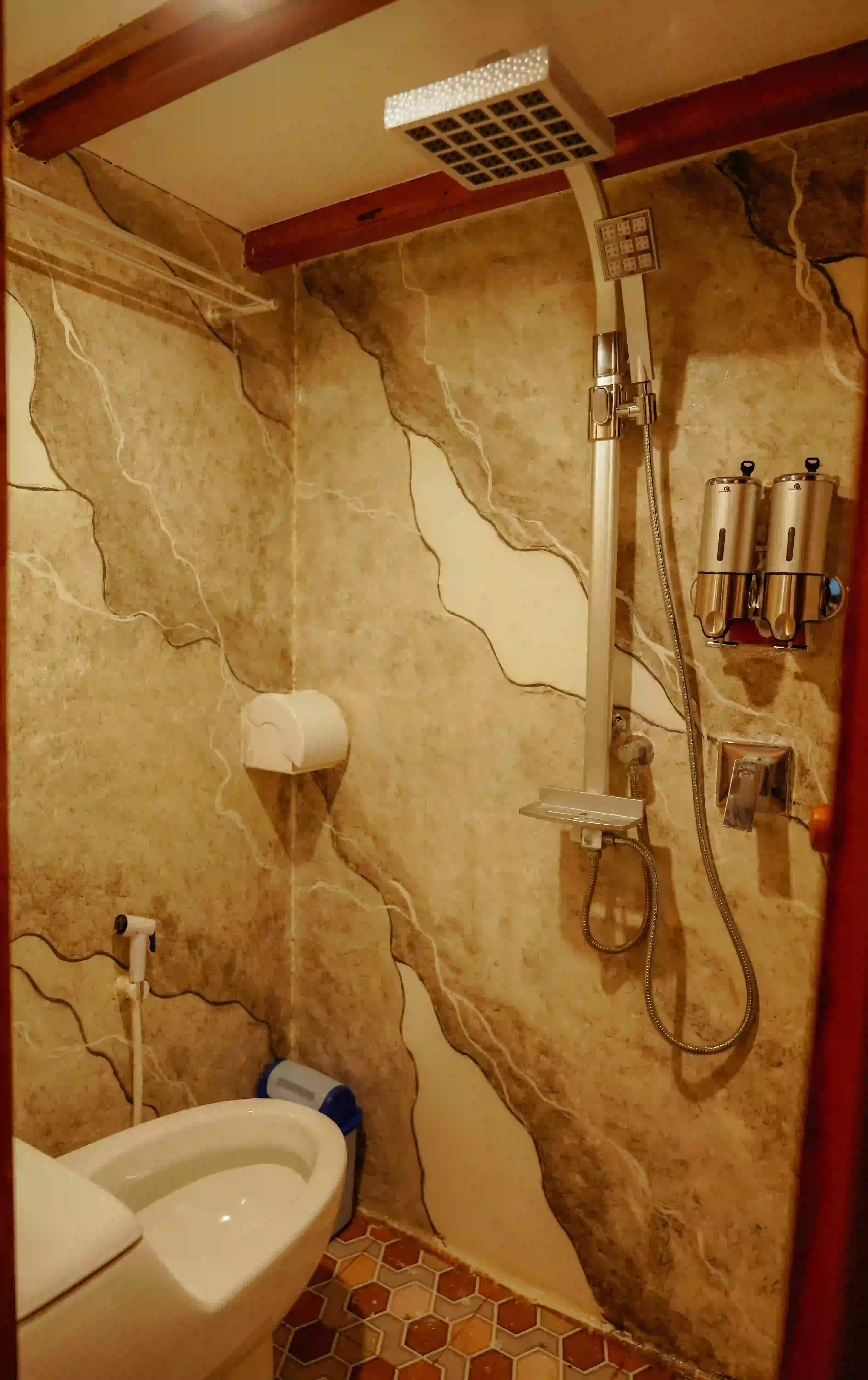 Suite Cabin | Natural 001 | Phinisi Charter