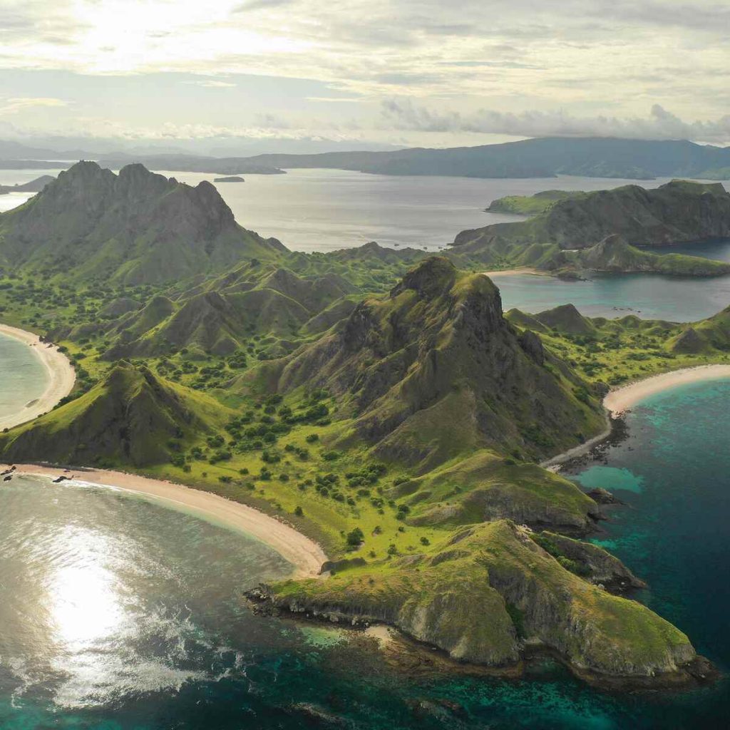 What Is the Padar Island Sunrise Like from a Phinisi Deck?